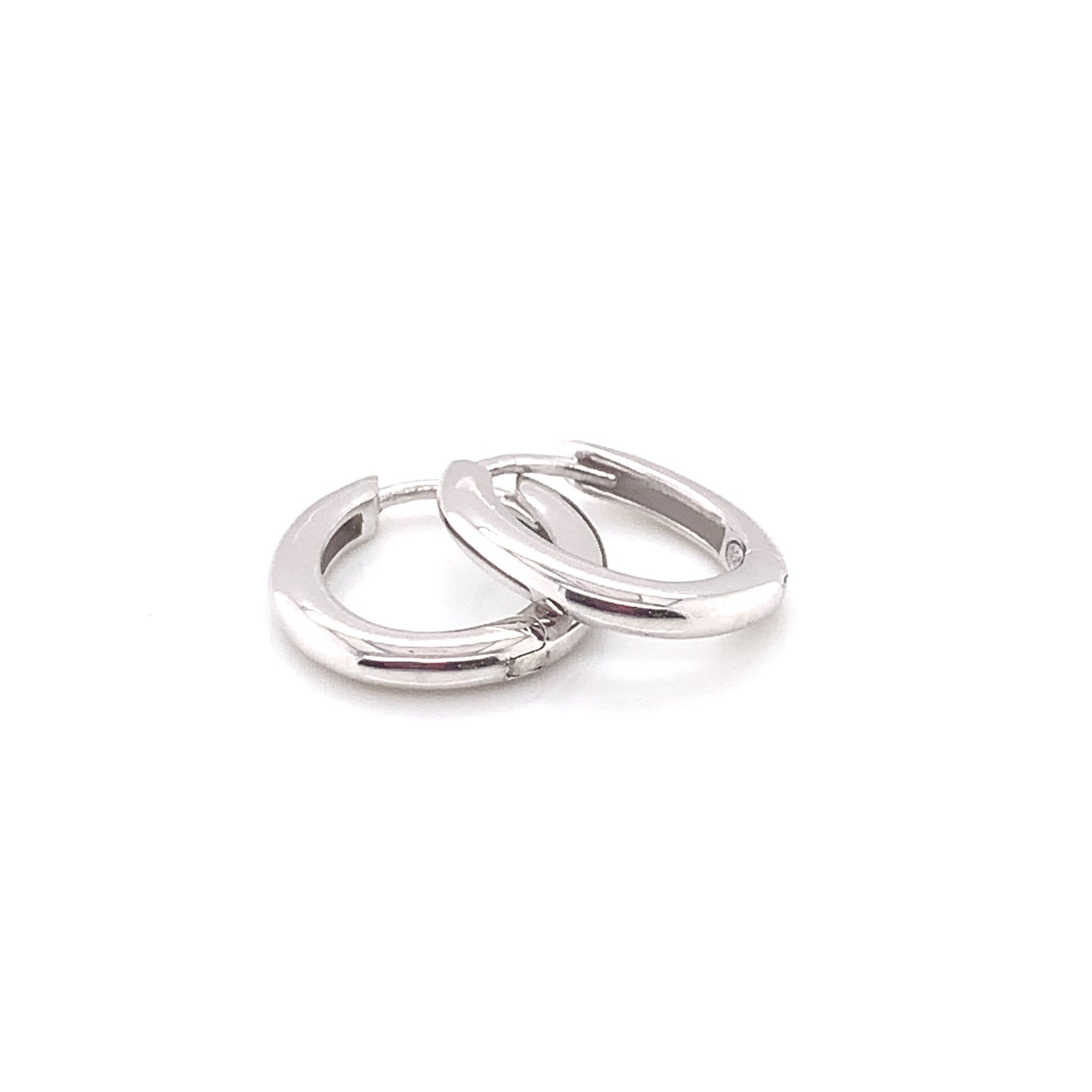 Sterling Silver 15mm Oval Polished Huggie Hoop Earrings