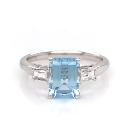 18ct White Gold Aquamarine & Baguette Diamond Ring WRX069