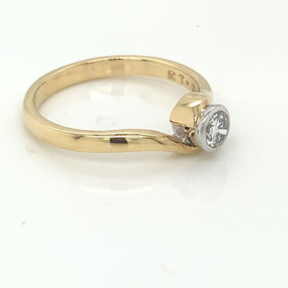 18ct Gold 0.20ct Diamond Twist Solitaire Ring Z6/13