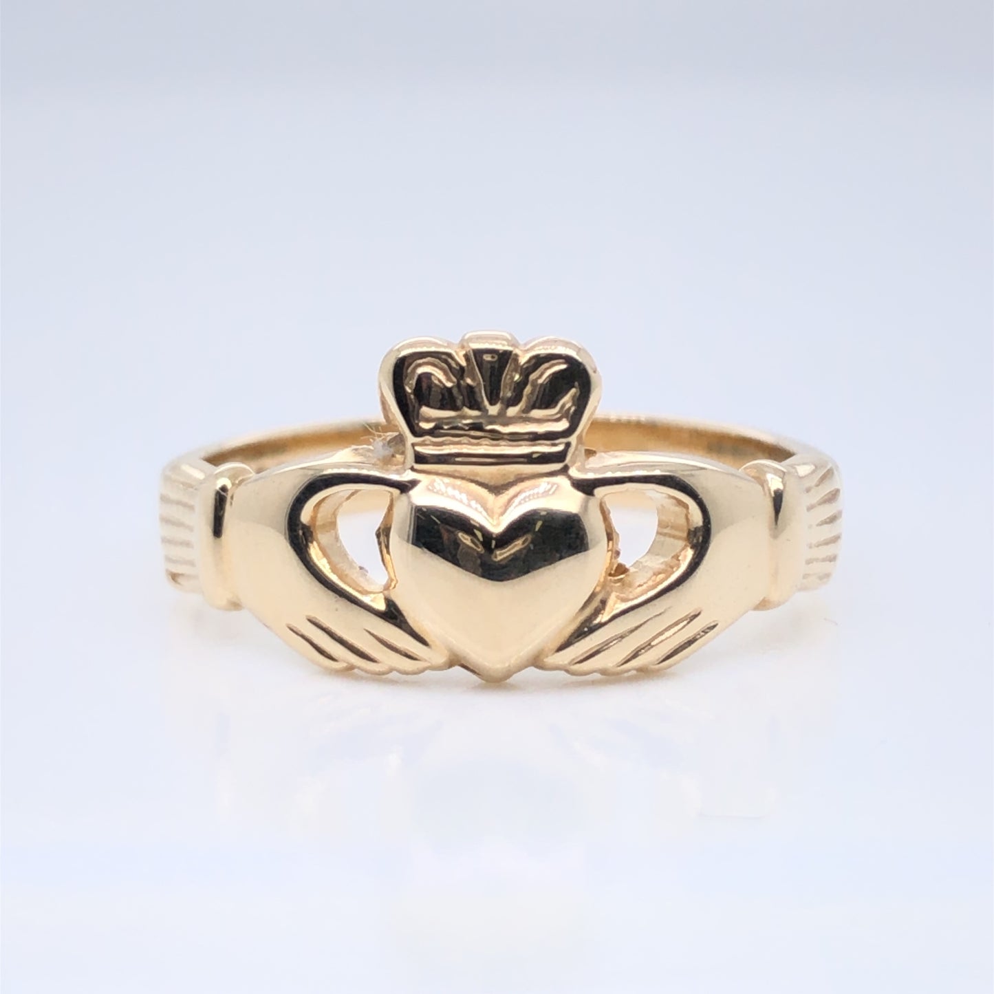 9ct Gold Ladies Claddagh Ring GR421