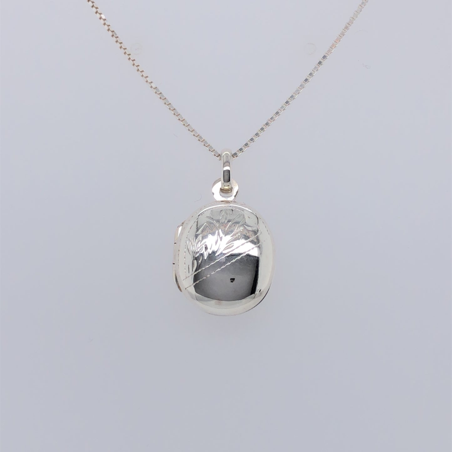 Sterling Silver Engraved Pattern Oval Locket