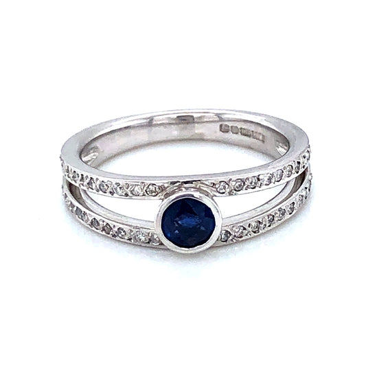 18ct White Gold Sapphire & Diamond Ring GRS139