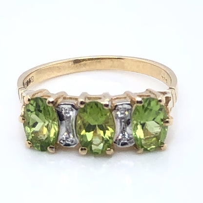 9ct Gold Peridot & Diamond  Trilogy Ring GRX195
