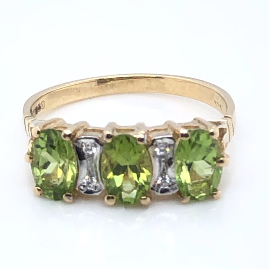 9ct Gold Peridot & Diamond  Trilogy Ring