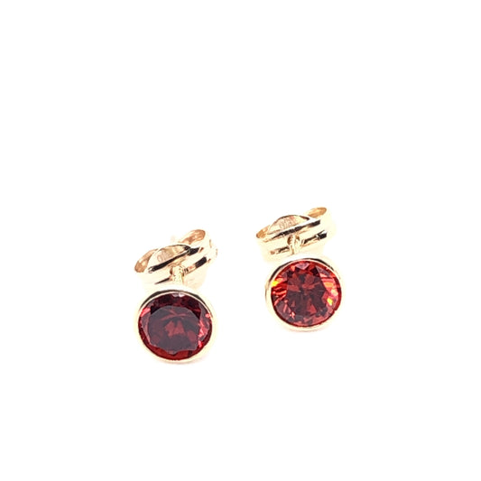 9ct Gold Garnet Stud Earrings GEX155