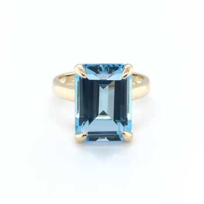 9ct Gold Sky Blue Topaz Cocktail Ring GRX284