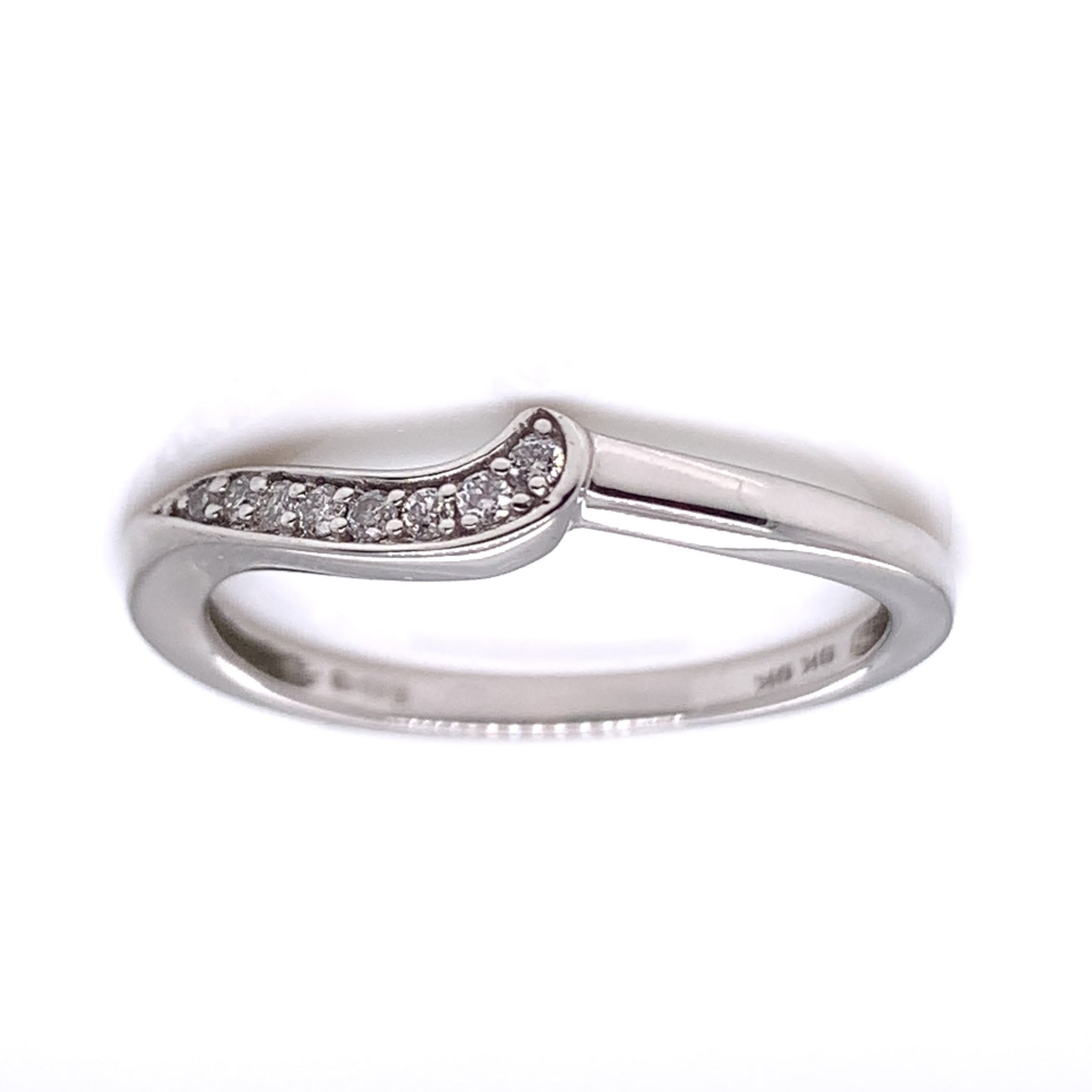 9ct White Gold Diamond Shaped Wedding Band GW187