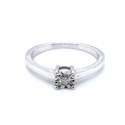9ct White Gold Diamond Illusion Solitaire Ring Z079