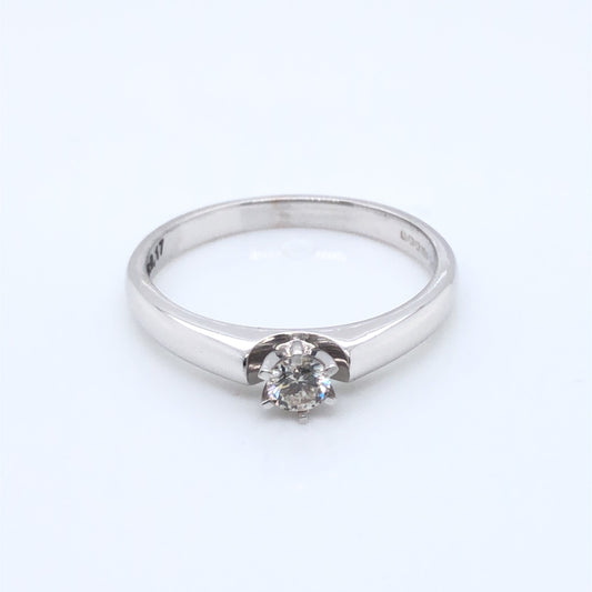 18ct White Gold Diamond Dainty Solitaire Ring Z7/33